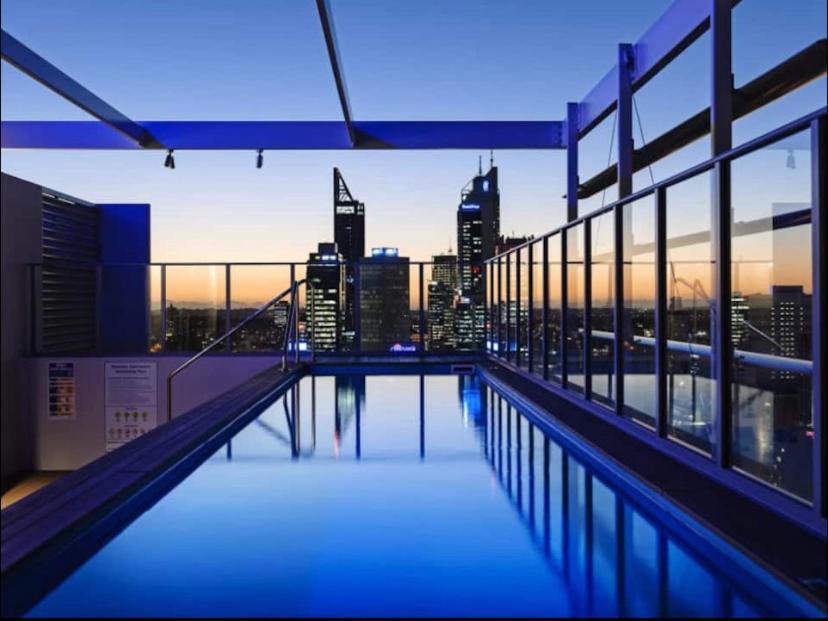 In The City Perth 1B1B Pool And Nice View المظهر الخارجي الصورة