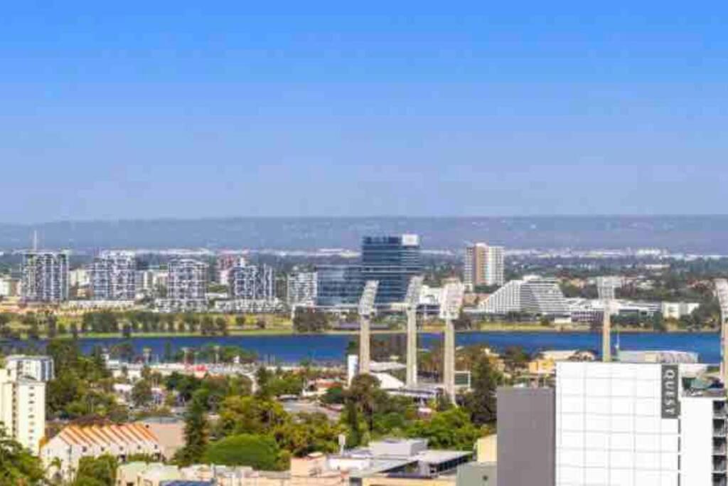 In The City Perth 1B1B Pool And Nice View المظهر الخارجي الصورة