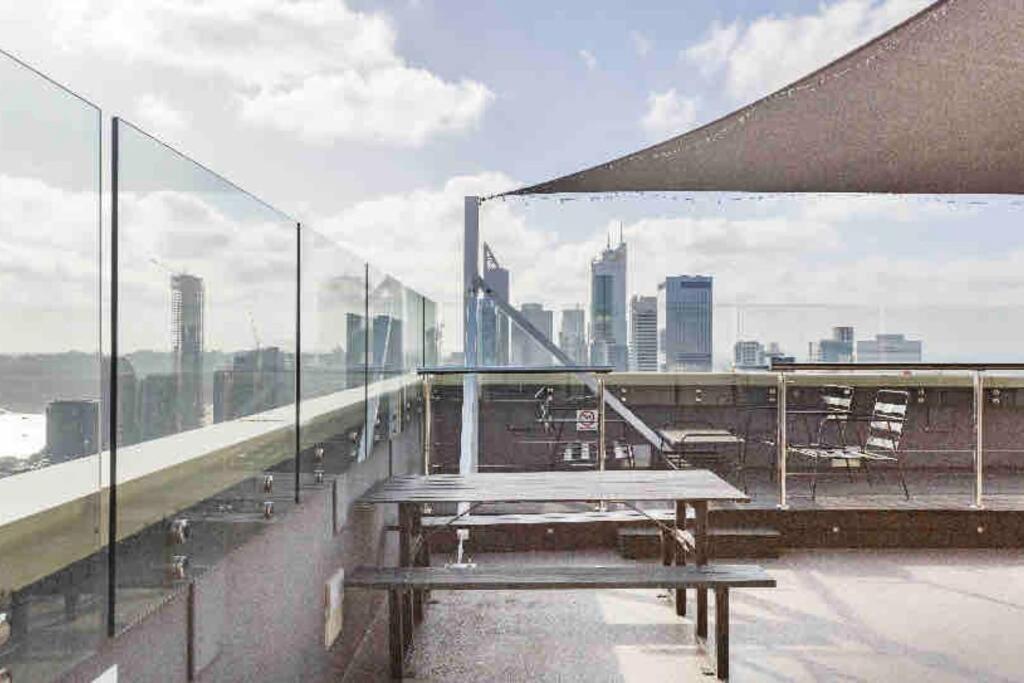 In The City Perth 1B1B Pool And Nice View المظهر الخارجي الصورة